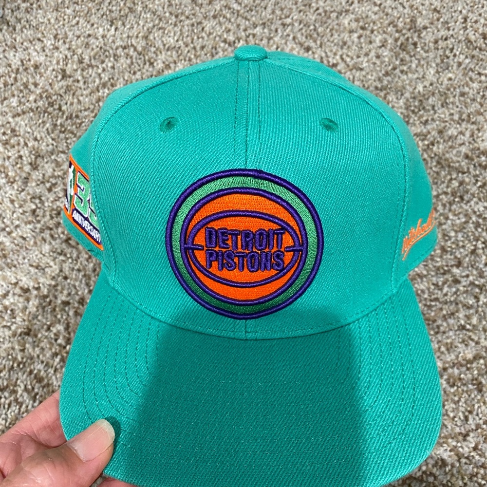Mitchell & Ness Detroit Pistons Fitted Cap